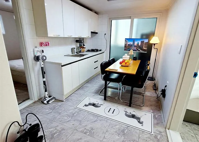 Travel Free Parking Sindorim Station 12 Minutes Walk Yeongdeungpo Station 14 Minutes Hongdae Namsan Free Ott Apartment *